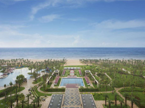 Crowne Resort Spa  Beach Resort Hainan