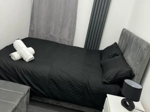 Elegant 2-bedroom Apartment Near City Centre