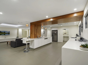 Just in Paradise Waterfront 5 Bedroom Deluxe House Central Broadbeach
