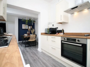 Minister House Apt 1 by Tŷ SA