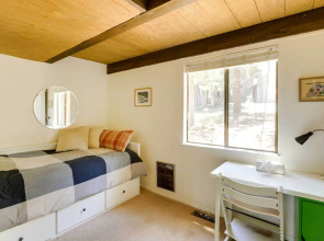 Spacious Cabin w/ Deck, < 3 Mi to Donner Lake