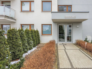 Private Garden Apartment by Renters