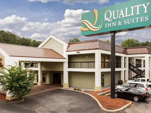 Quality Inn & Suites At Six Flags