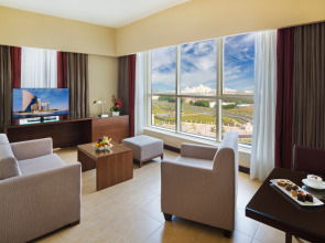 Отель Khalidiya Palace Rayhaan by Rotana 