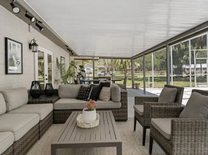 Designer Pet-friendly Retreat With Heated Pool 5 Bedroom Home