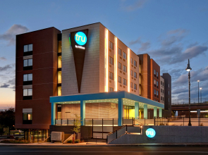 Tru by Hilton Manchester Downtown