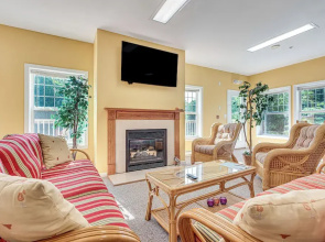 Charming Coastal Cottage w/ Pool Access!