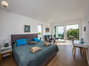 Stunning Home in Lun With Outdoor Swimming Pool, Wifi and 6 Bedrooms