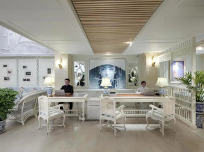 Au Lac Charner Hotel