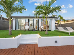 Tropical Waterfront Oasis with Hot Tub Jacuzzi