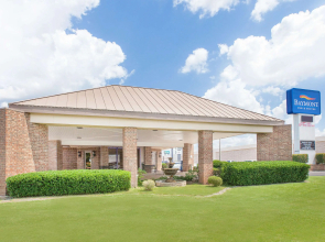 Baymont Inn and Suites Paris