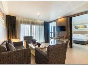 Sea Me Spring Too Hotel