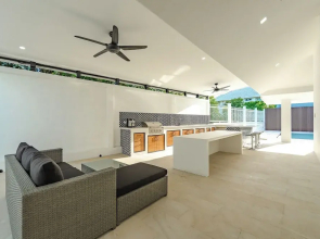 4BR Pool Villa Bar BBQ Near Beach V239