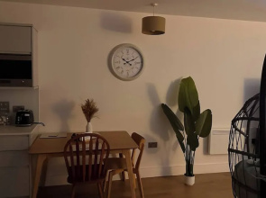 Charming Cozy One-bedroom Apartment