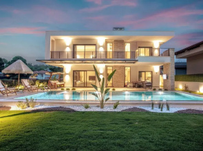 Spacious 4BR Villa Perfect for Families & Friends