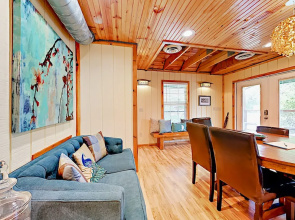 10202 Wommack Rd House - 5 Br home by RedAwning
