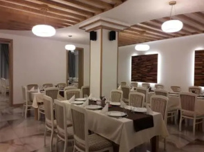 Hotel River