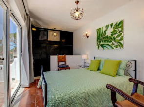 Casa Ninho Spacious 5 Bedroom Villa in an Enviab