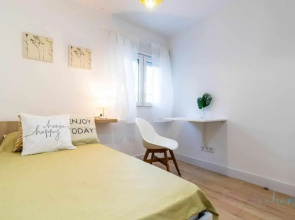 Apartamento 2 en Estadio del Sevilla, 3 habitaciones,4 camas y metro