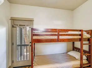 Charming Donnelly Home - 1 Mi to Lake Cascade!