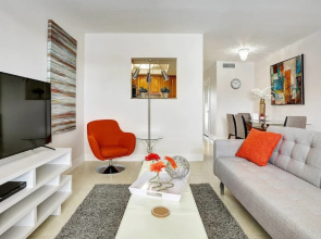 Stylish & Unique 1 BR Designer Waterview APT