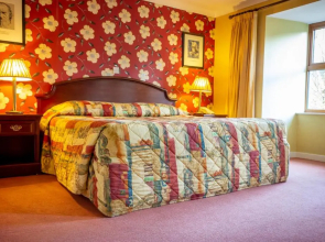 Lynhams Hotel