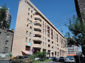 Luxury Apartment In The City Heart On North Avenue