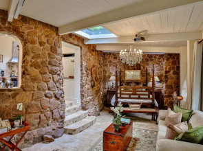 Macleod House Guest Cottage (Adults Only)
