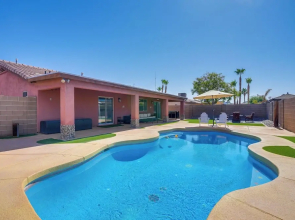 Near Golf Courses: Poolside Paradise in Yuma!