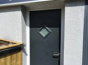 Cheddar Village Apartment