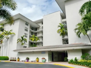 Condo With Pool, View of Clam Bay and Walk to Beach