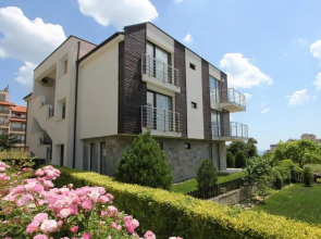 Seaside Garden Apartment With 2 BR for up to 5 pax