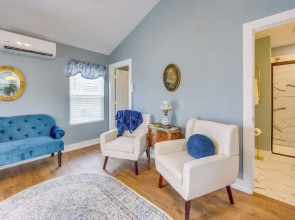 Half-mi to Dtwn: New Cottage in Jefferson!