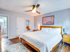 Pet-friendly Oakland Apt w/ Hot Tub & Fire Pit!