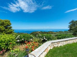 Sea View Village - Studios & Apartments