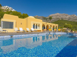 Beautiful 12 Pers. Villa In Amazing Location With A Unique View Private Pool & Terraces