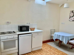 Second Floor Apartment Tenby Town Centre