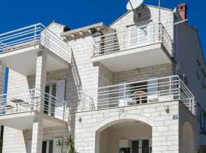 Apartments Pralas