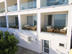 Lakones Deluxe Suites