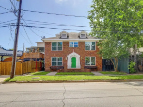 Pet-friendly Houston Apartment: 1 Mi to Downtown!