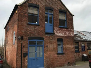 1 bed river apartment on the docks