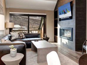 Ski Ge Loft 3 Bedroom Condo by RedAwning