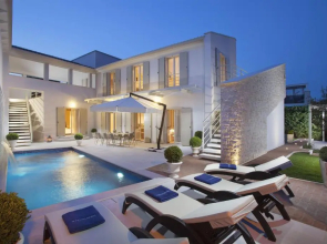 Villa Frida by HMZ Villas