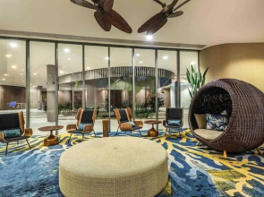 Privately Owned Hotel Room by Cairns Marina 222