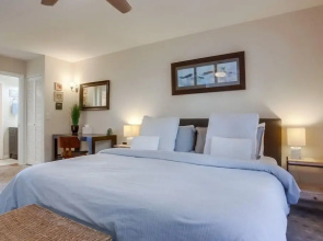 Oceanfront 1 bedroom, Pool, Spa, Beach Access by RedAwning