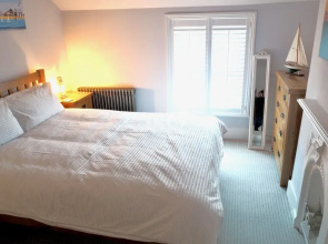The Seaview Snug