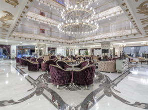 Hotel Orange Palace Side