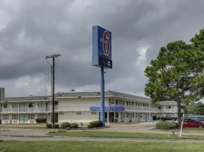 Rodeway Inn & Suites