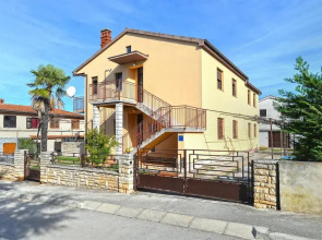 Cozy Apartment in Peroj With Terrace