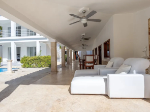 Beachfront 7BR Villa with Pool & Maid